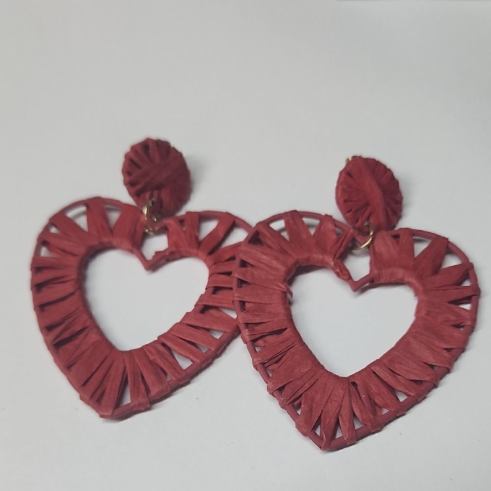 Plunder Red Heart-Shaped Earrings